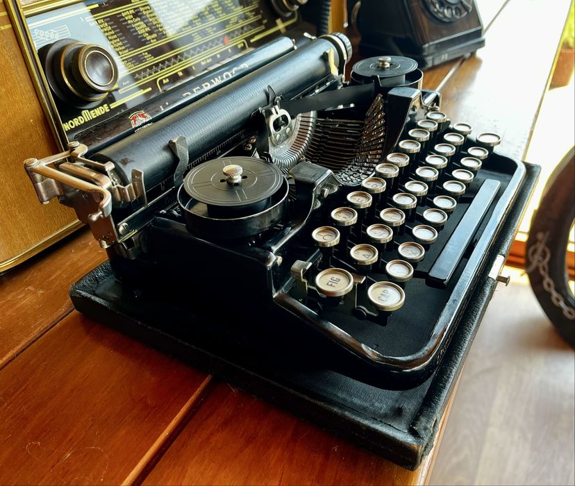 Antiga maquina de escrever Underwood 1928