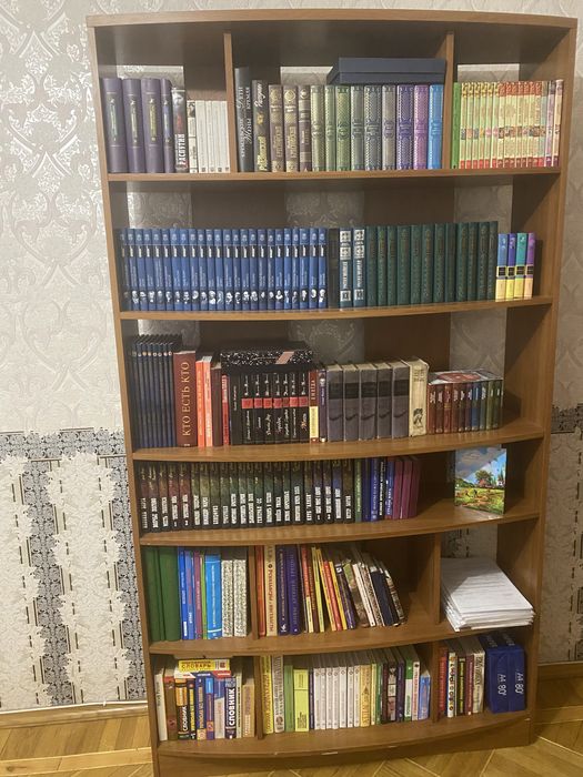 Книжный стелаж,шкаф