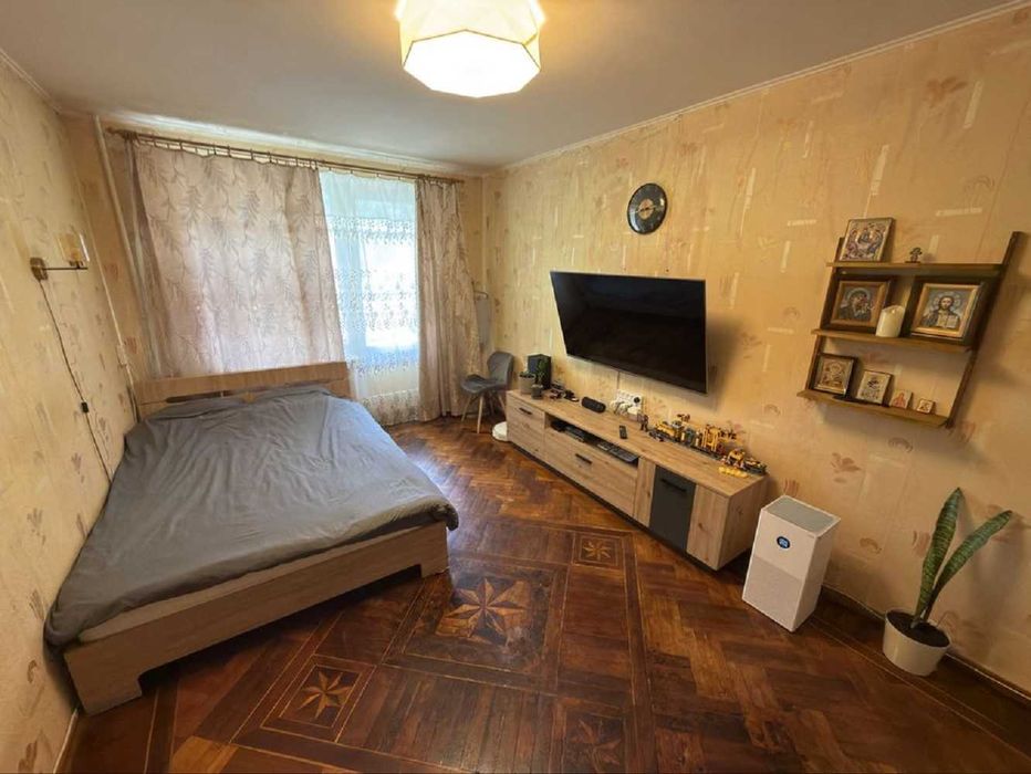 14m 2 кімнатна квартира метро Індустріальна Східний круг 7 тролейбуса  Зелений Гай