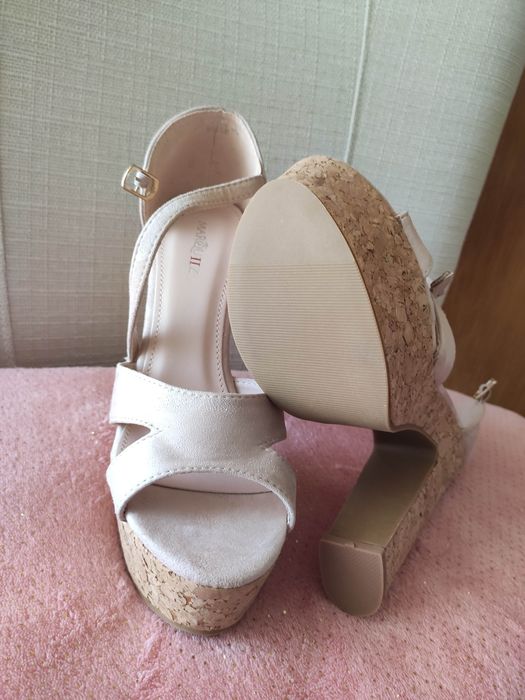 Sandálias novas