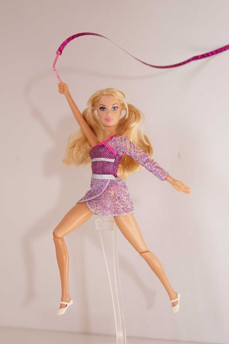 Barbie Ginasta - Barbie Gymnastic Divas Twirl Team (2007)