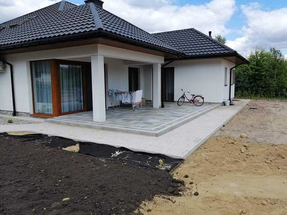 Układanie kostki brukowej/ Brukarstwo