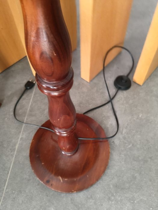 Candeeiro de pé e abajur como novo