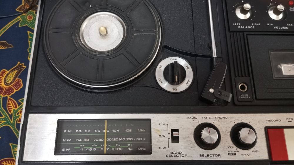 Radio e gira discos estereo