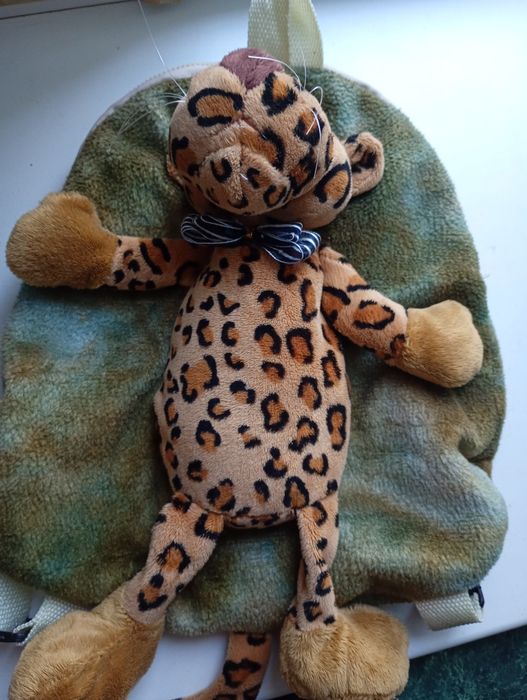 Рюкзак с игрушечным леопардом