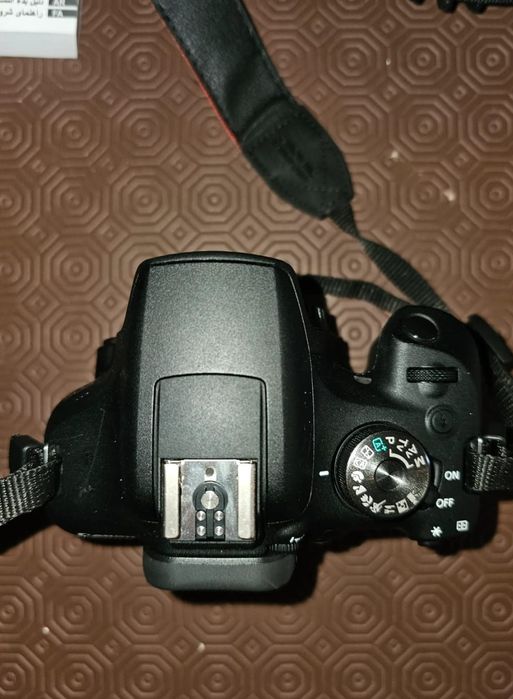 Câmara CANON EOS 2000D + Objectiva EF-S 18/55mm f/3.5 - 5.6 ll + saco