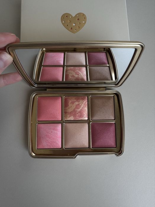 Hourglass paleta limitowana Love