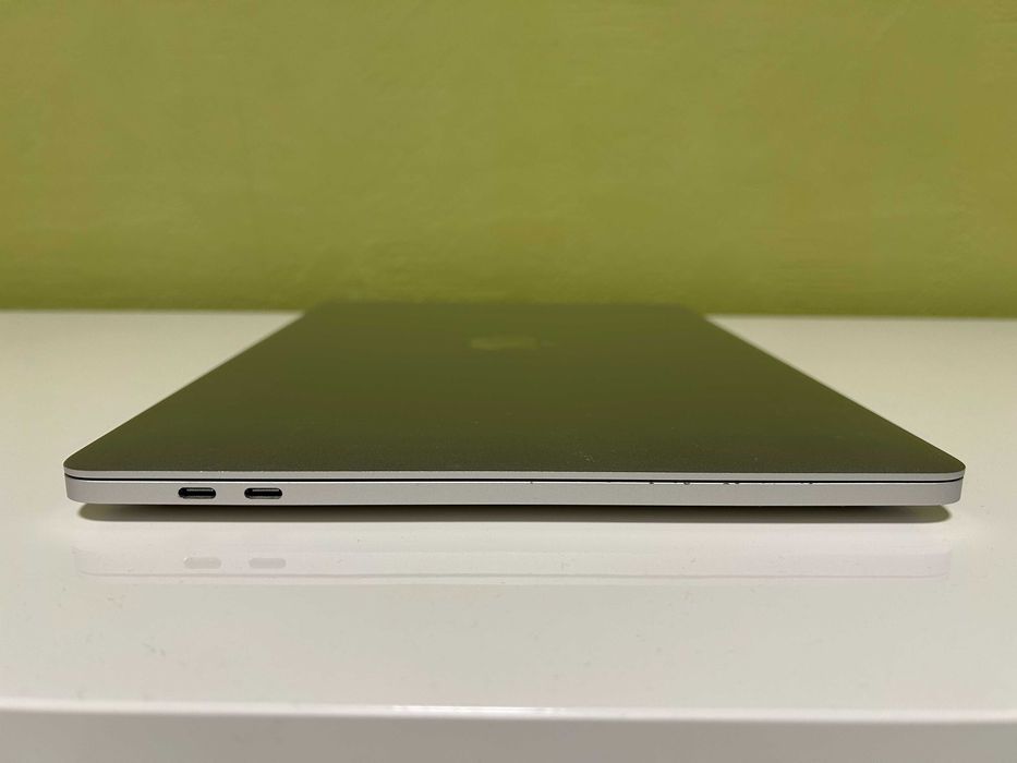 MacBook Pro 13" M2 16/256 GB Silver (2022) Touch Bar. Гарний стан
