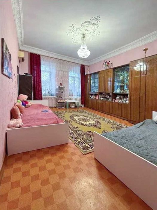 Shev 3-х кімнатна квартира, Центр, у міцному будинку на Колонтаївській.