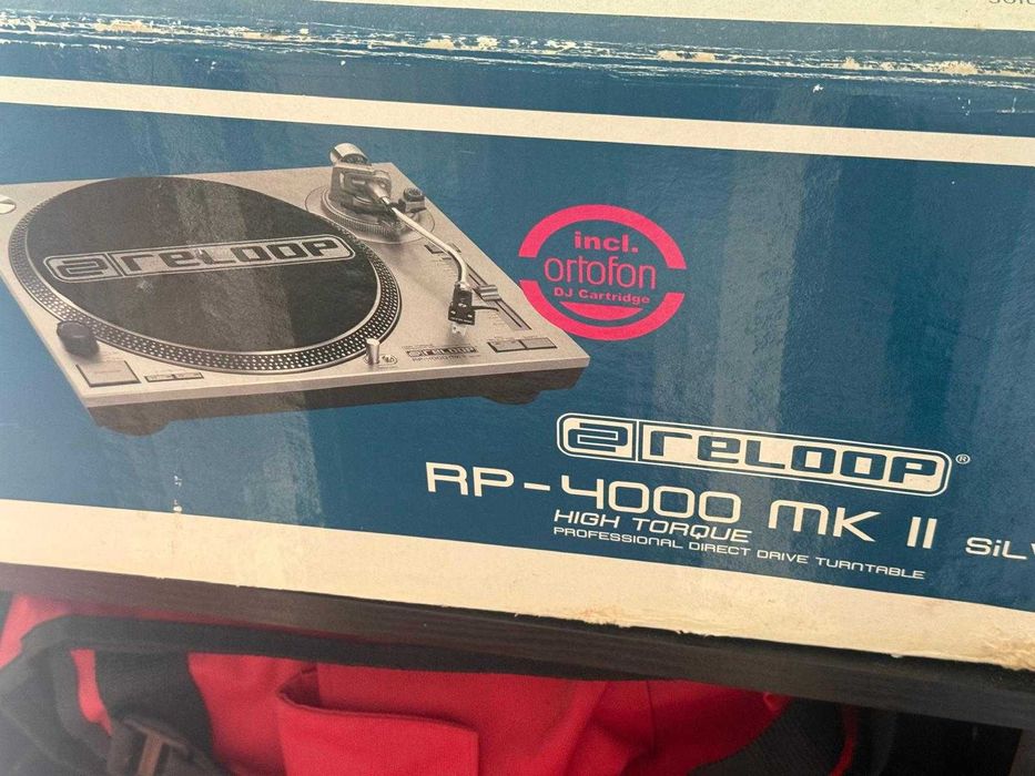 Gira discos Reloop RP-4000 MKII     -     Idade: alguma. Uso: pouco. Está na caixa há anos.