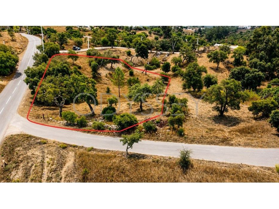 Terreno com Projeto de Arquitetura para Moradia T4