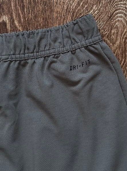 Серые мужские спортивные шорты штаны Nike Pro Combat размер M