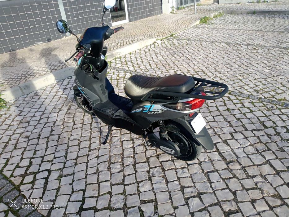 Vendo scooter elétrica Bateria de lítio de 60 volts e 40 amperes