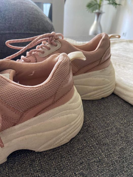 Sapatilha cor de rosa marca stradivarius tamanho 37