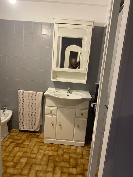 Quarto grande ! E bem localizado