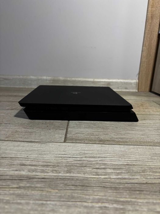 Konsola PlayStation 4 Slim (PS4)