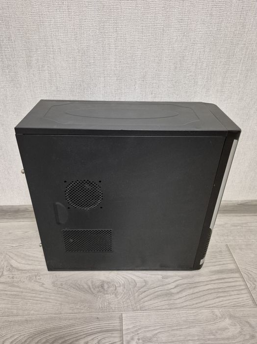 Корпус ПК та все що в ньому