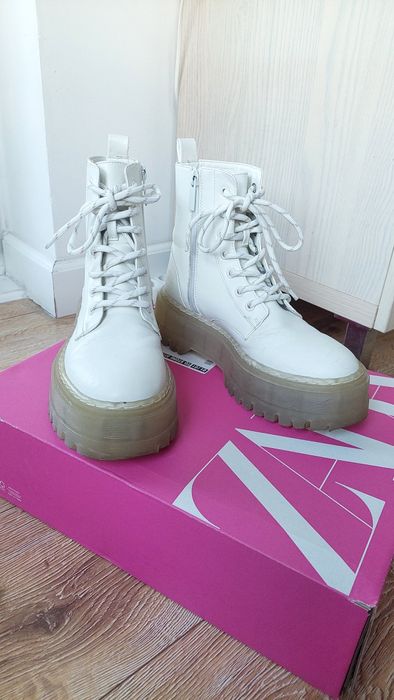 Białe buty Bershka na platformie 36