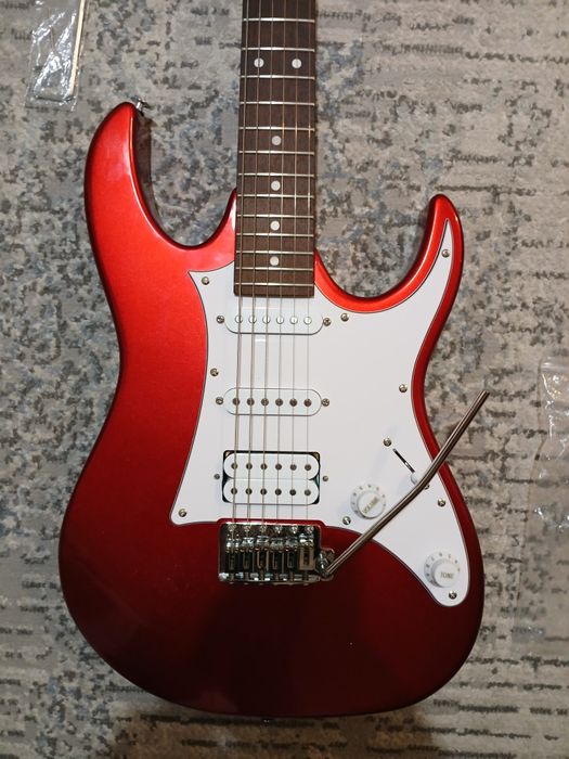 Ibanez - Czerwony Stratocaster, GRX40-CA i pokrowiec thomann