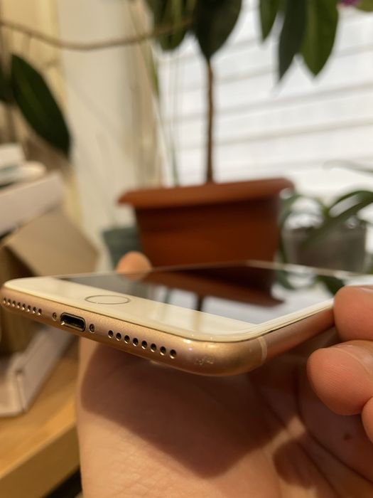 Apple iPhone 8 Plus 64GB Gold — Neverlock, АКБ 100%, отличное состояние 9/10
