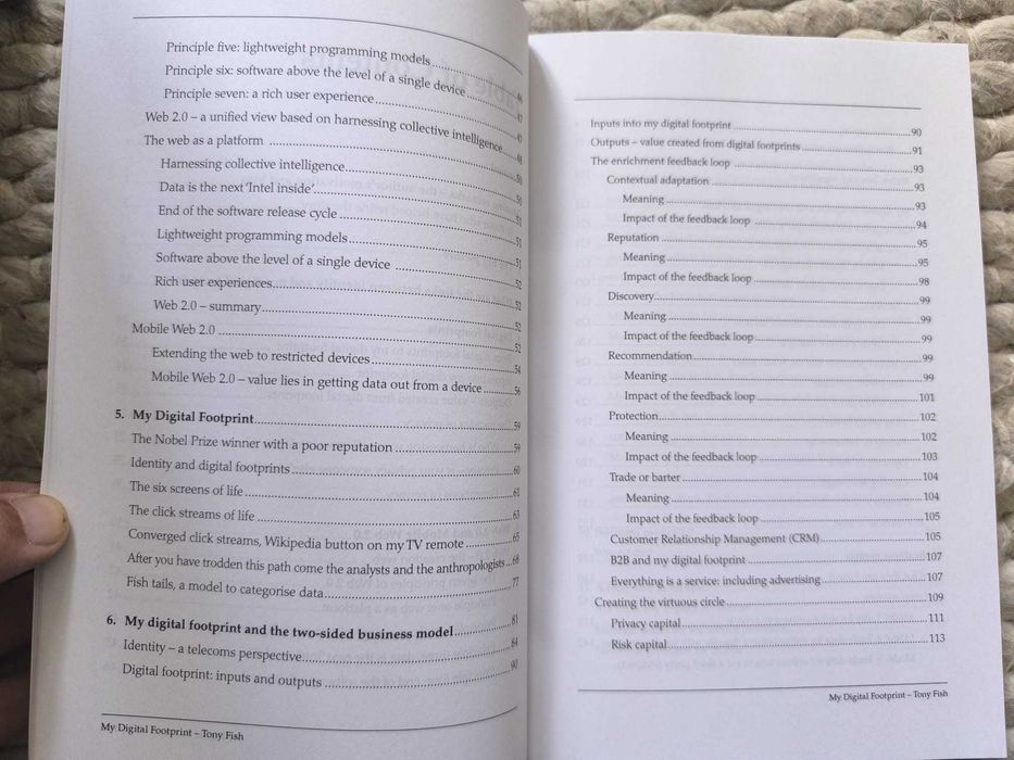 "My Digital Footprint: A Two-Sided Digital Business Model"de Tony Fish