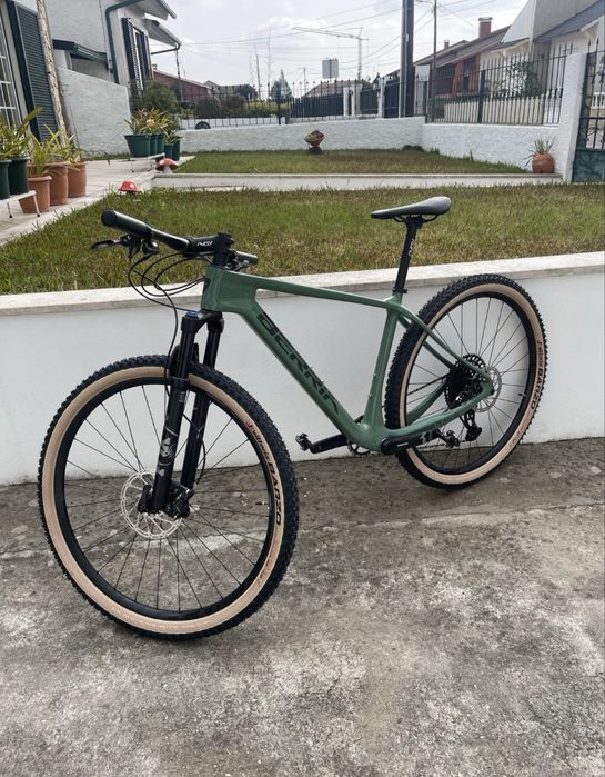 Vendo bicicleta Btt Berria Bravo em Carbono