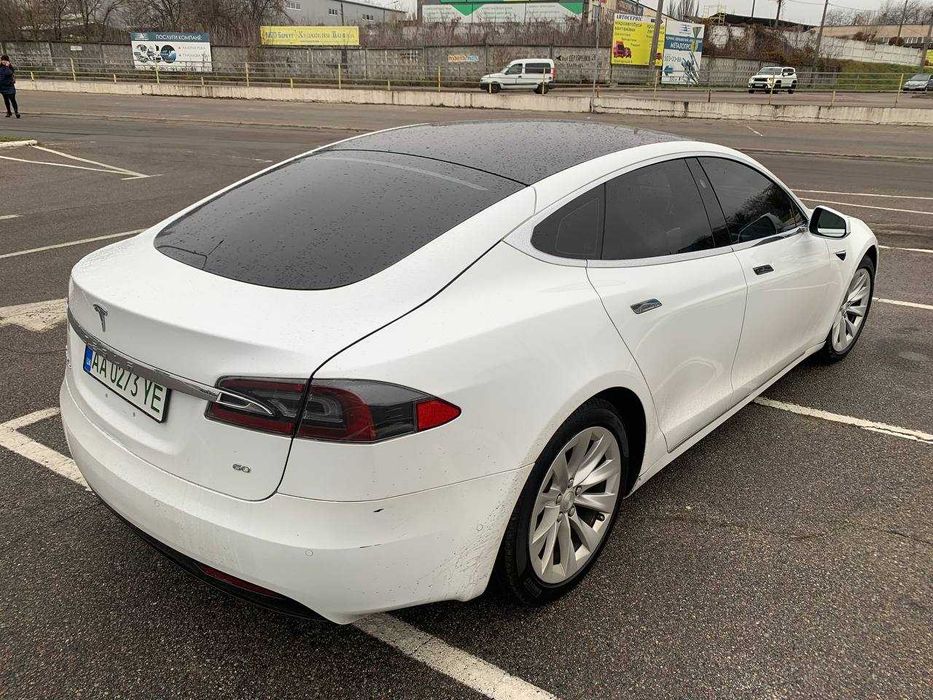 Оренда Tesla S під таксі Premium Uber Black