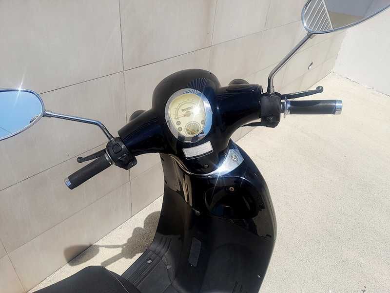 Moto Scooter "clássica" Besbi 125 cc em muito bom estado