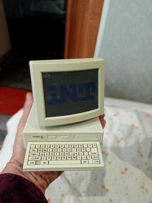 Винтажный миниатюрный FM-радиоприемник