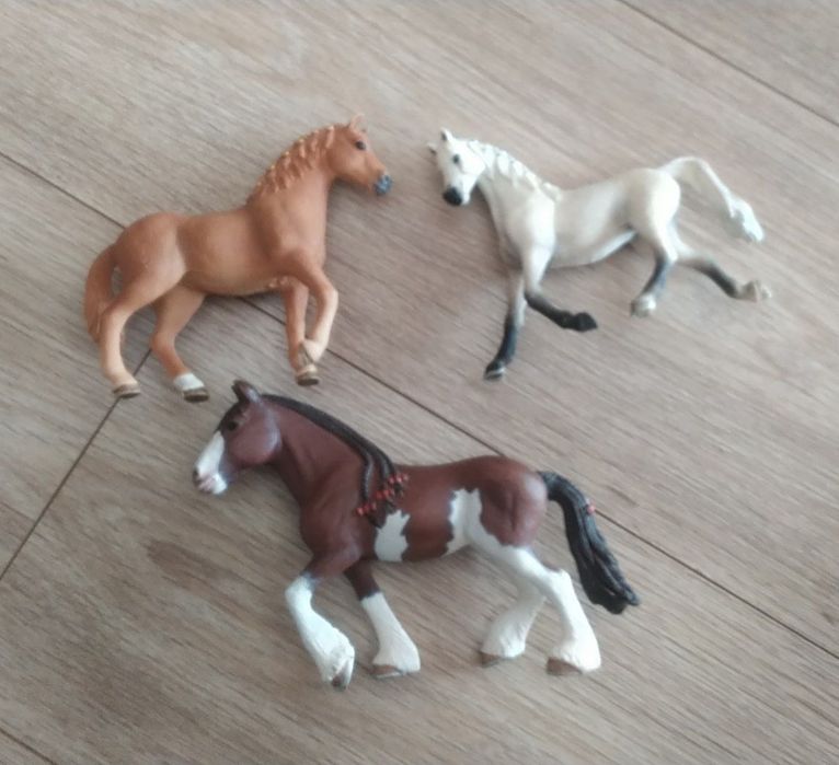 Фігурки коней Schleich