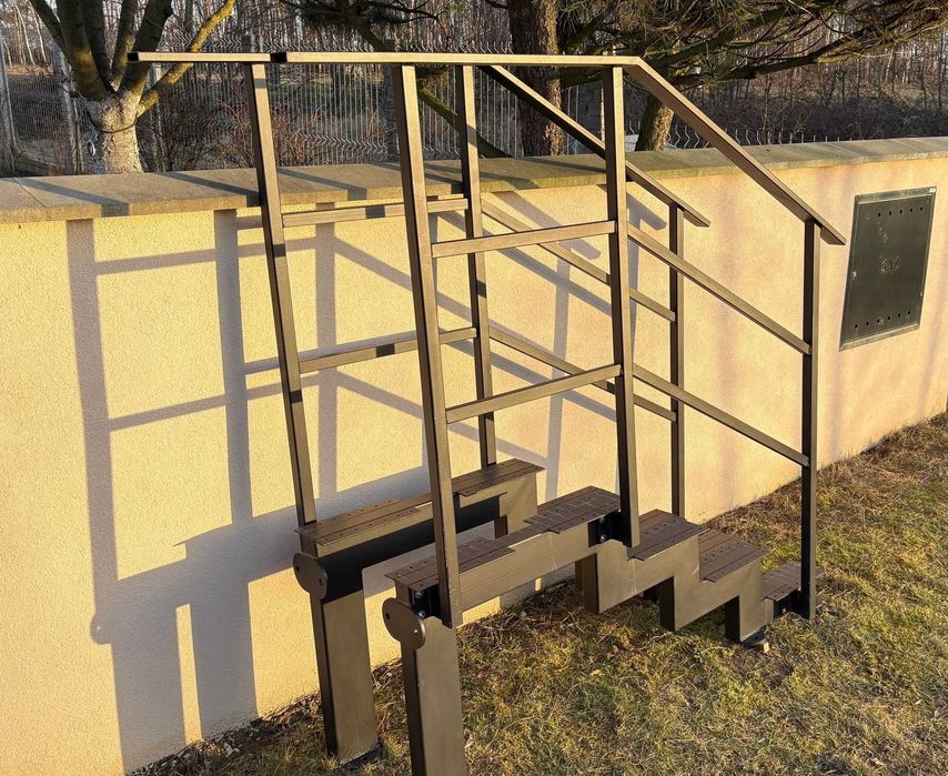 Schody metalowe, bardzo solidne, ocynkowane, malowane proszkowo