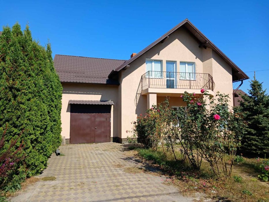 Будинок з незавершеним ремонтом 178м.кв. з гаражем