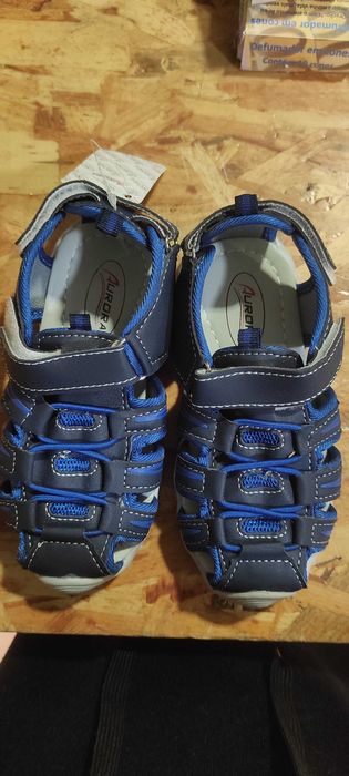 Boys' sandals. New. Size 29