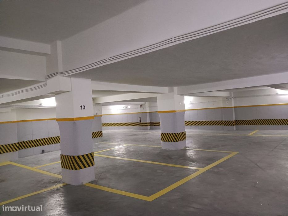 Garagem com 435 m² para 20 viaturas – Rua Duque de Palmela, Lisboa