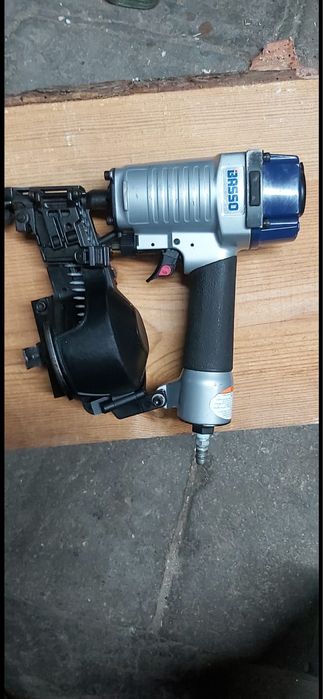 Gwoździarka pneumatyczna dekarska Basso