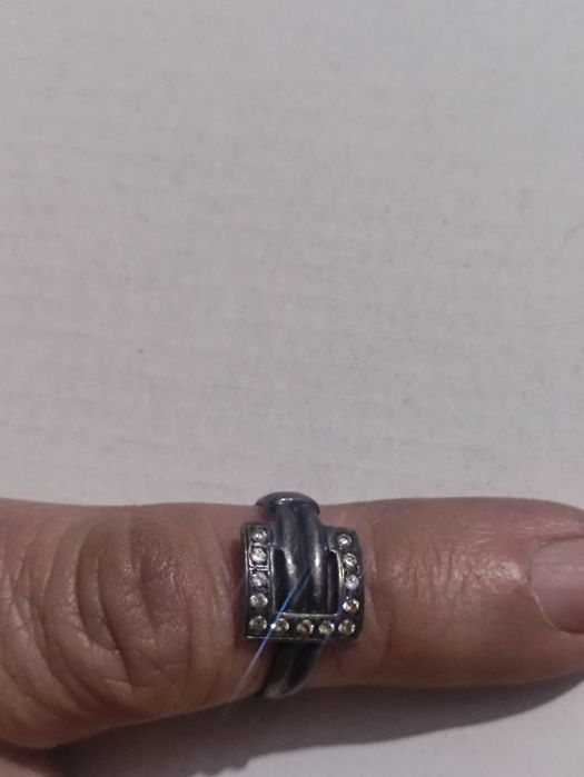 Продам серебряное кольцо 925 пробы