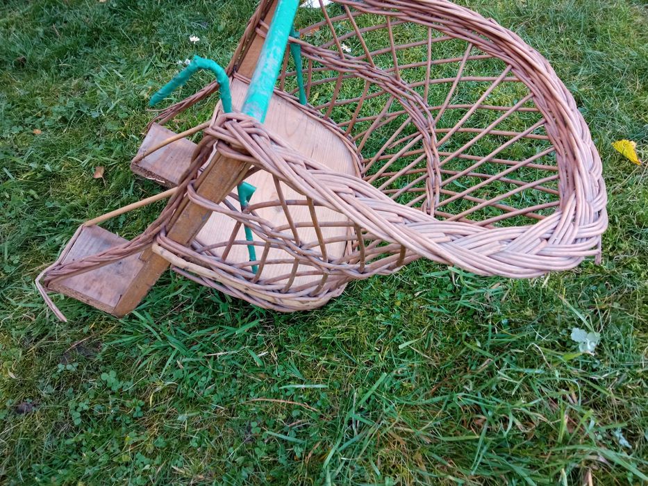 Koszyk wiklinowy na rower.