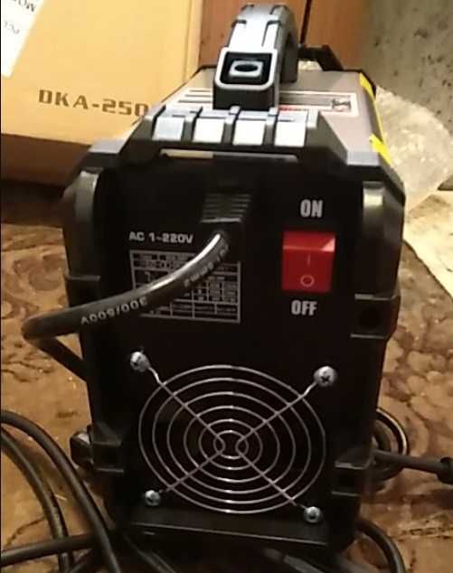 F396 Deko Máquina de soldar INVERTER 200A com LCD digital (com cabos)