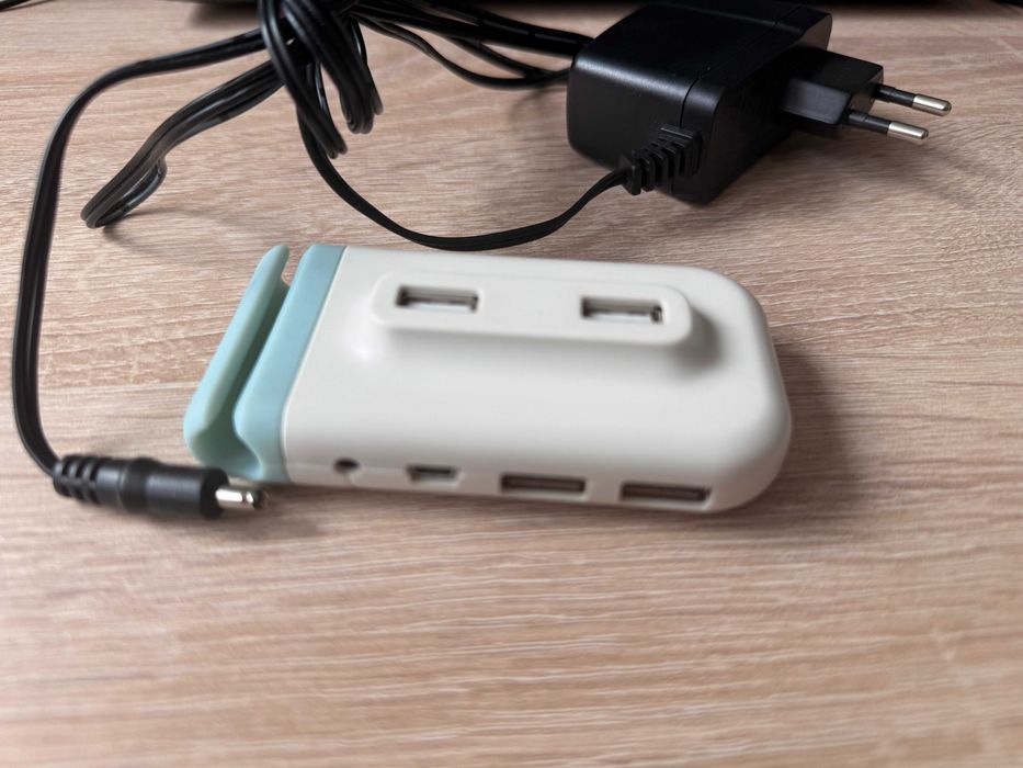 Zasilany Belkin USB Hub (4x USB 2.0)