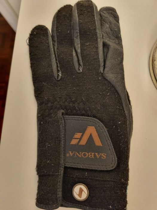 Duas luvas de golf nunca usadas