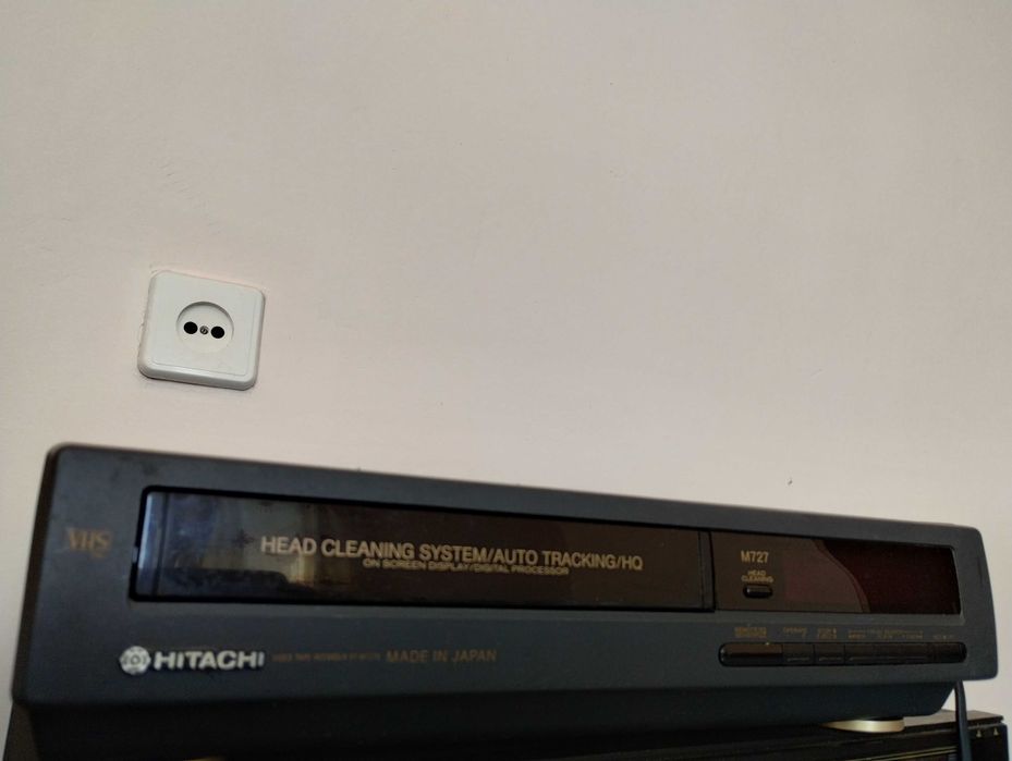 Видеомагнитофон Hitachi M727
