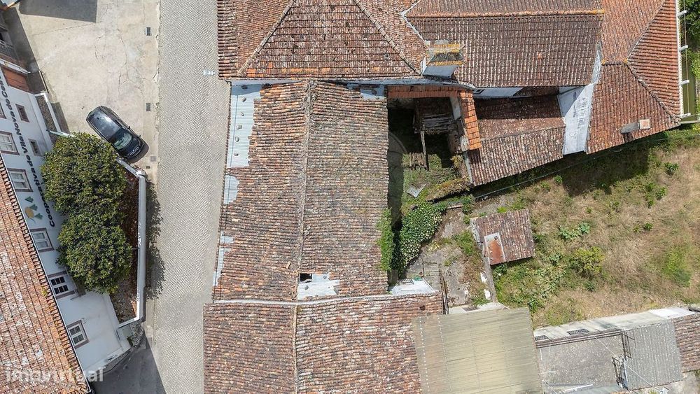 Moradia T4 para reabilitar à venda em Vila Nova do Ceira - Góis