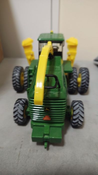 ERTL sieczkarnia john deere 7780
