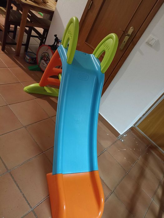 Escorrega Infantil FEBER com Ligação para Água