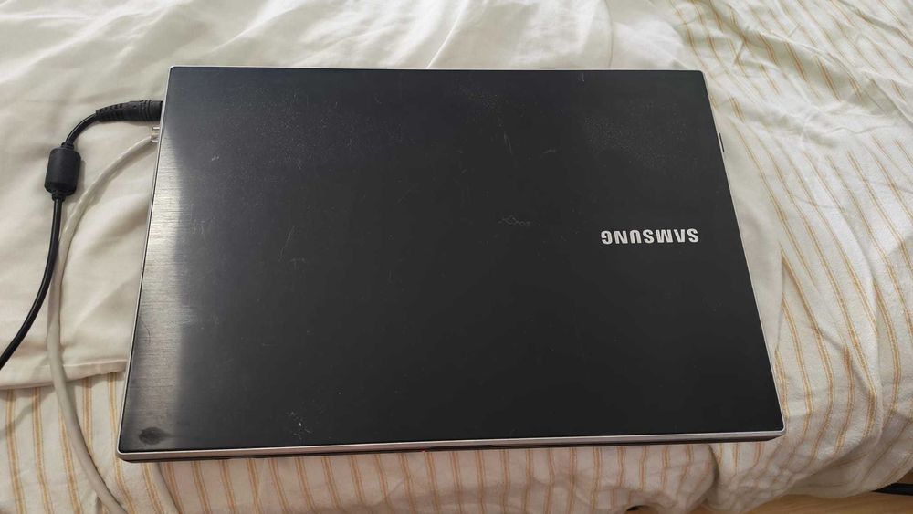 Laptop Samsung NP300V4A — 14", SSD 476 GB, 6 GB RAM