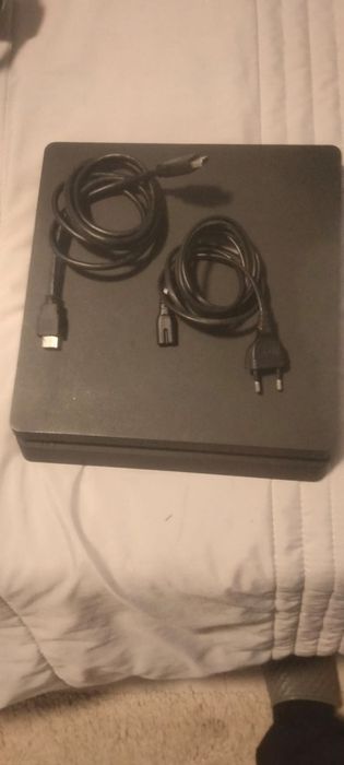 PS4 Slim  pro  com um terabite em excelente estado com todos os cabos