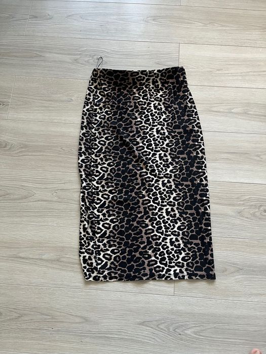 Дуже стильна спідниця від зара