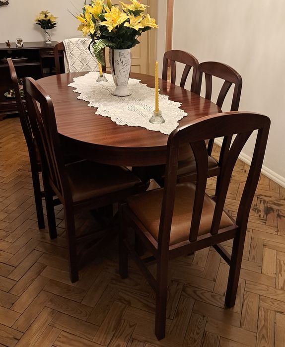 Mesa de jantar com 8 cadeiras