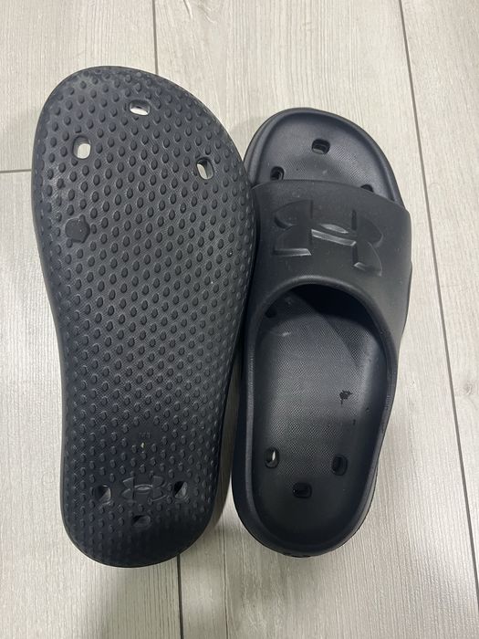 Under Armour.   Тапочки
