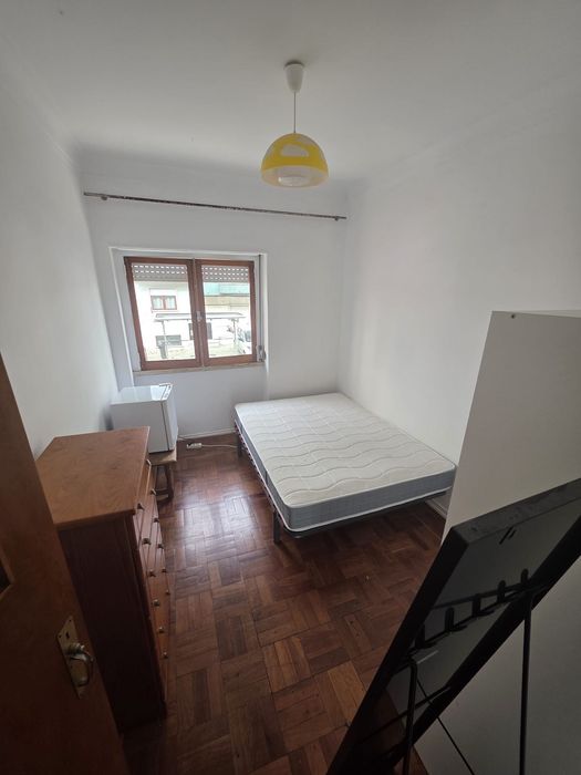 Arrenda quarto para casal em Algés